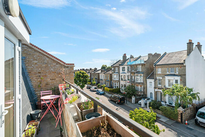 2 Bedroom Flat To Rent In Grenville Road, N19