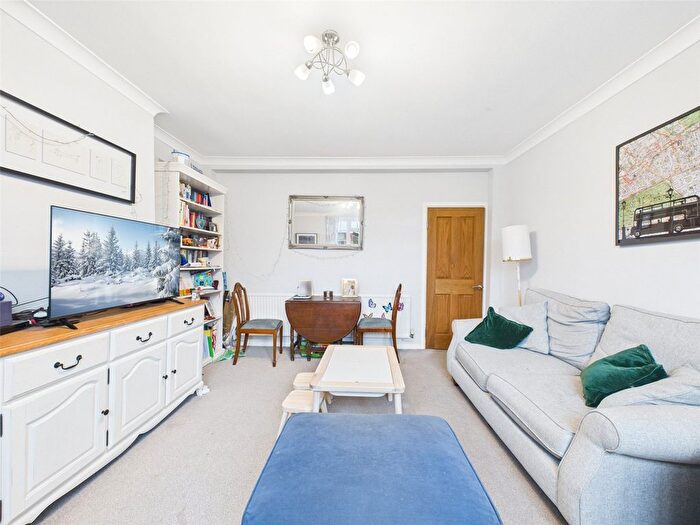 2 Bedroom Flat To Rent In Clifden Court, Twickenham, TW1