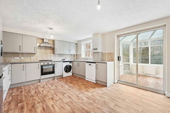 4 Bedroom Property To Rent In Elderfield Place, Tooting, SW17