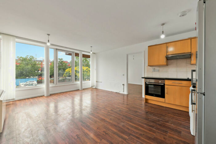 3 Bedroom Apartment To Rent In London Road, Mitcham, CR4