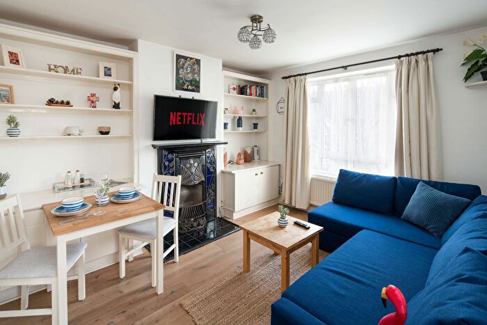 1 Bedroom Maisonette To Rent In St. Charles Square, North Kensington, W10