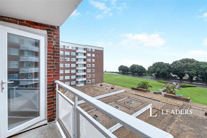 2 Bedroom Flat To Rent In Grove Road, Bournemouth, Dorset, BH1