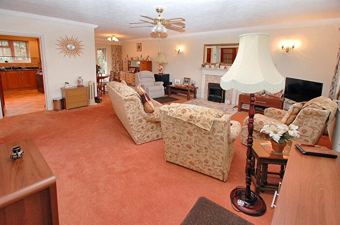 2 Bedroom Flat For Sale In Chiltern Way, Tonbridge, TN9