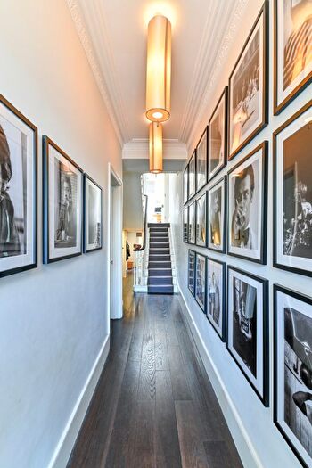 5 Bedroom End Of Terrace House For Sale In Drayton Gardens, London, SW10