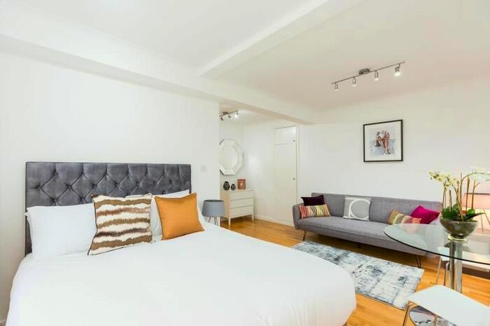 Studio To Rent In Euston Road, London, NW1