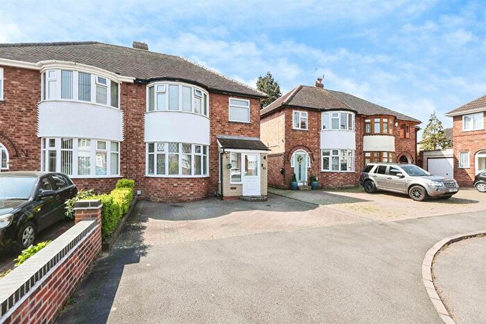 3 Bedroom Semi-Detached House For Sale In Ann Croft, Birmingham, B26