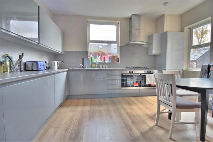 6 Bedroom End Of Terrace House To Rent In Wharncliffe Road, Sheffield, S10