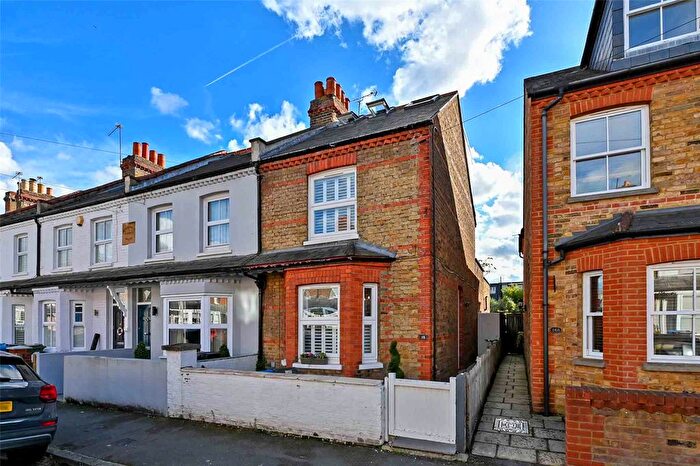 3 Bedroom End Terrace House For Sale In Victor Road, Windsor, Berkshire, SL4