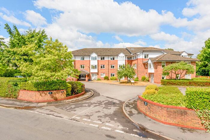 2 Bedroom Retirement Property For Sale In Cedar Court, Addlestone, KT15