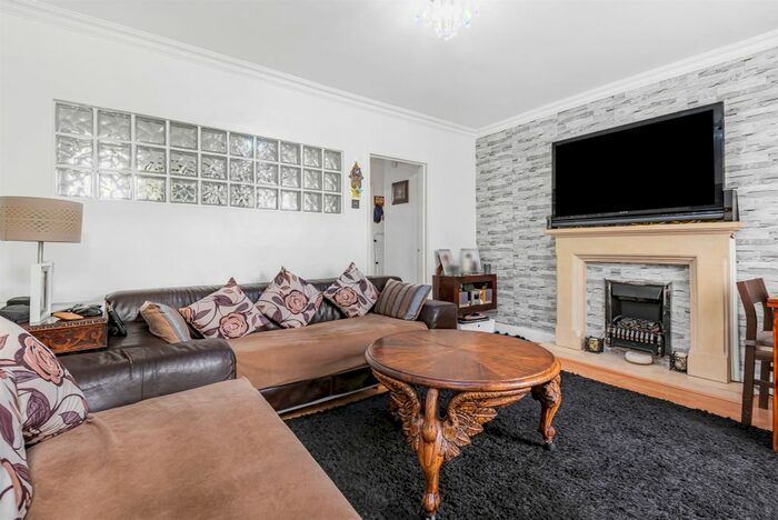 2 Bedroom Flat To Rent In Aubyn Square, London, SW15