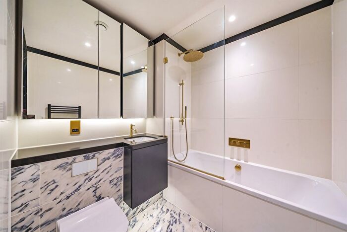 1 Bedroom Flat To Rent In The Waterman, Tidemill Square, Lower Riverside, Greenwich Peninsula, SE10