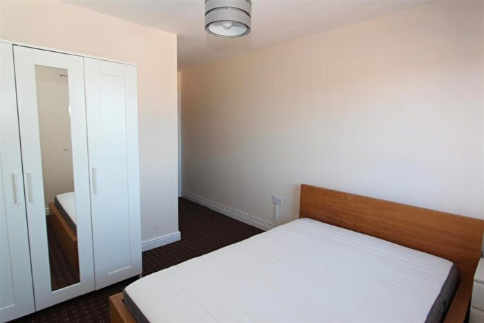 2 Bedroom Flat To Rent In Admiral Street, Leeds, LS11