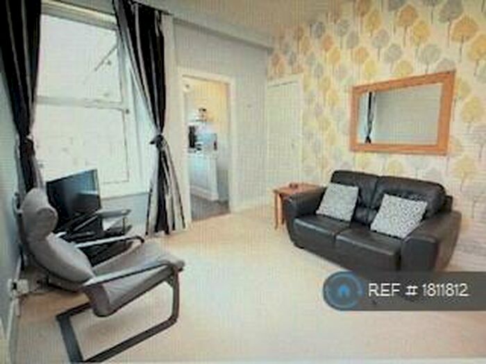 3 Bedroom Flat To Rent In Bedford Place, Aberdeen, AB24