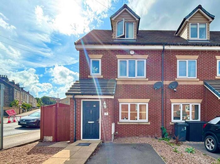 4 Bedroom Semi Detached House For Sale In Oakwell Vale, Barnsley, S71