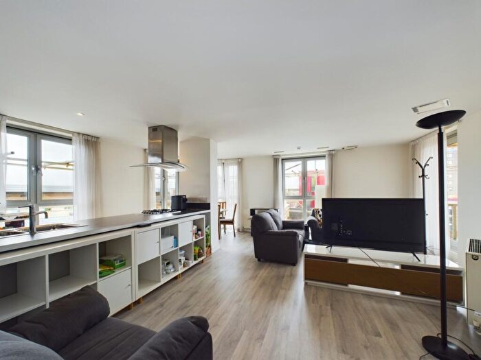 2 Bedroom Flat For Sale In Garand Court, Eden Grove, London, N7