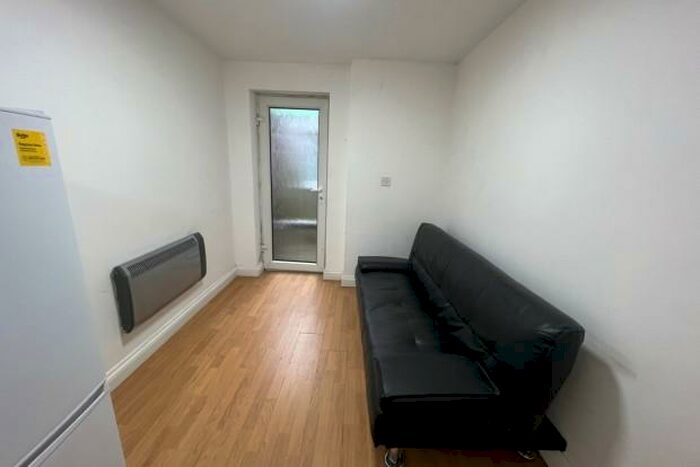 1 Bedroom Flat To Rent In Bedford St Cardiff, CF24