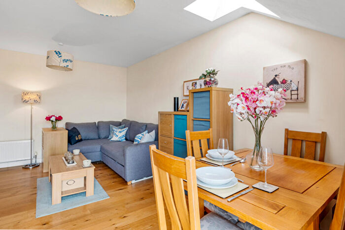 1 Bedroom Flat For Sale In Chaldon Road, Caterham, CR3