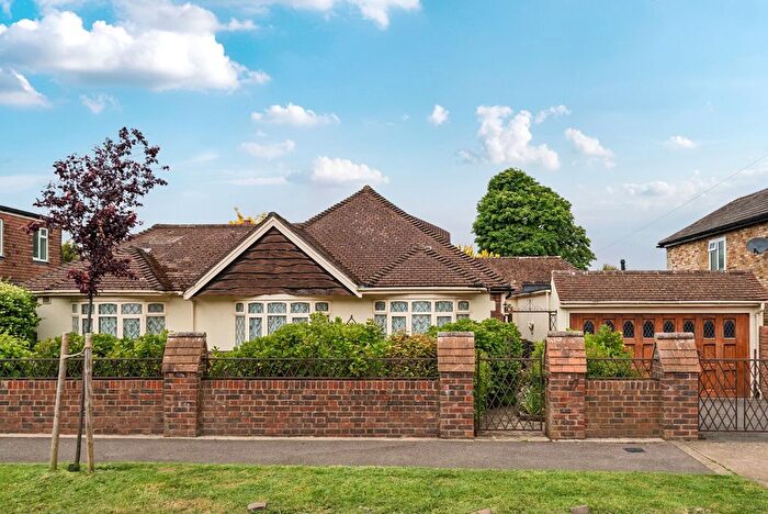 3 Bedroom Bungalow For Sale In Old Charlton Road, Shepperton, TW17