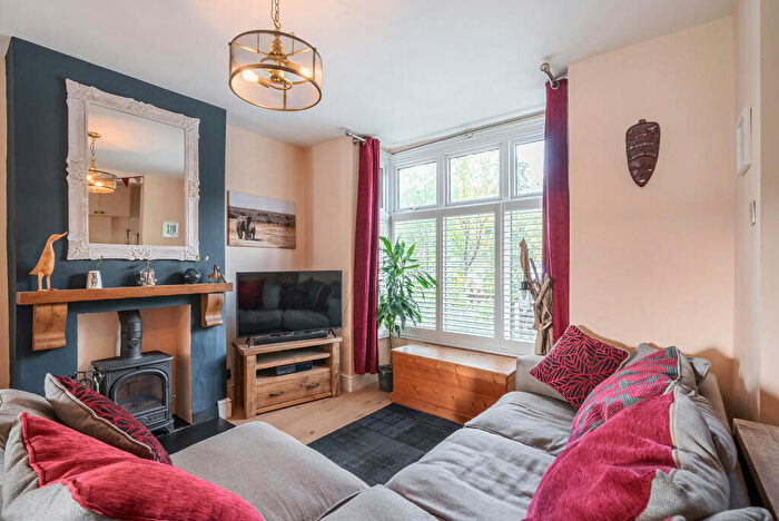 3 Bedroom Terraced House For Sale In Boundary Road, Woking, GU21