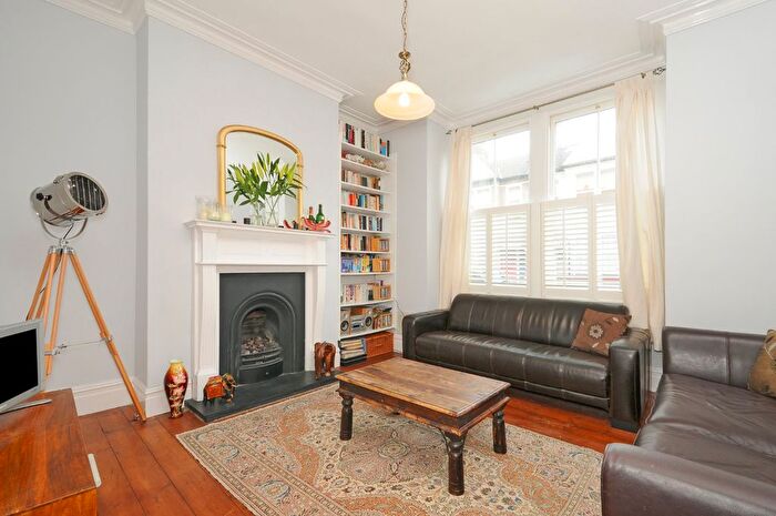 3 Bedroom Detached House To Rent In Glasford Street, London, SW17