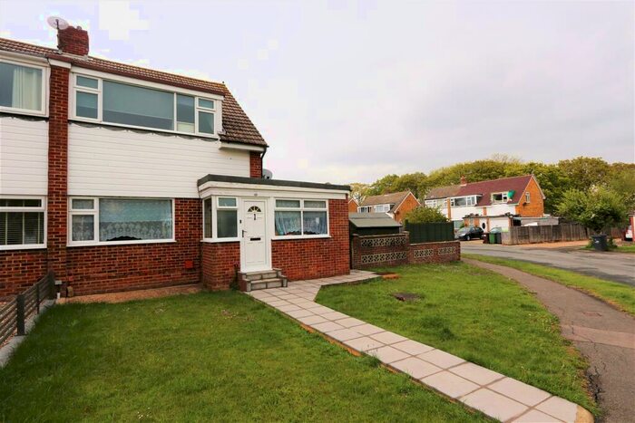 4 Bedroom Semi-Detached House To Rent In Greenleaf Gardens, Polegate, BN26