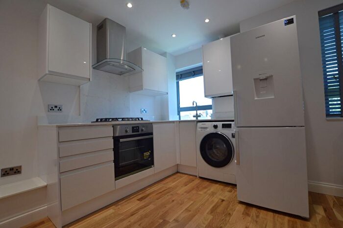 2 Bedroom Flat To Rent In Queens Road, E17