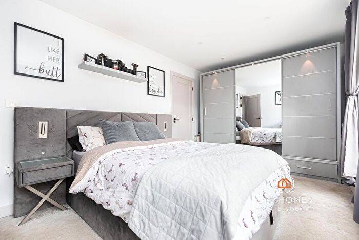 2 Bedroom Flat For Sale In - Commercial Road, Poole, BH14