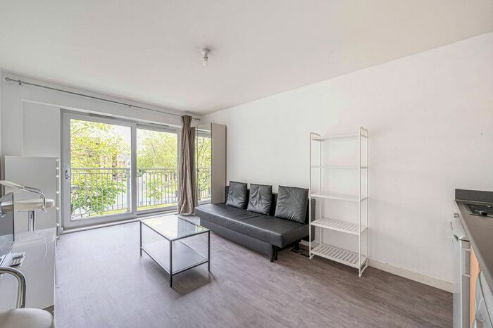 1 Bedroom Studio To Rent In Heritage Avenue, Colindale, London, NW9