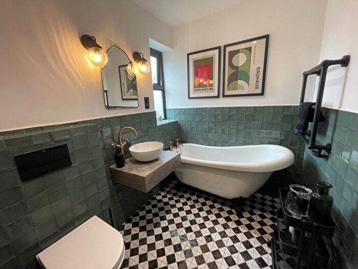 2 Bedroom Flat To Rent In Main Street, East Keswick, Leeds, West Yorkshire, LS17
