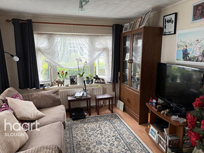 2 Bedroom Park Home For Sale In Willows Riverside Park, Windsor, SL4