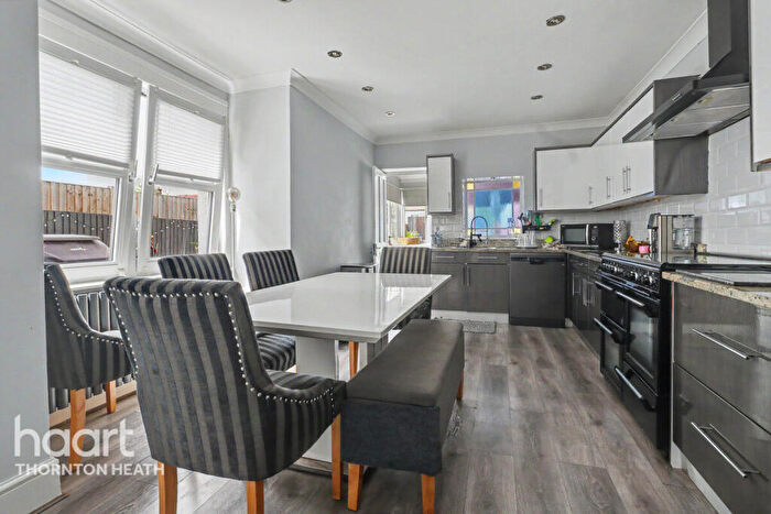4 Bedroom Semi-Detached House For Sale In Quadrant Road, Thornton Heath, CR7