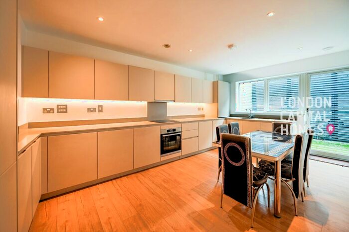 5 Bedroom Apartment To Rent In Medlar Street London, SE5