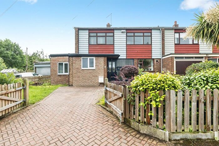 4 Bedroom End Of Terrace House For Sale In Hembrigg Gardens, Morley, Leeds, LS27
