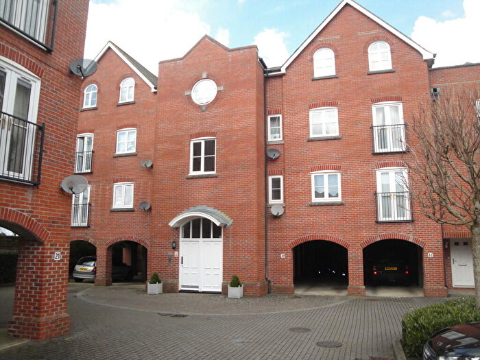 2 Bedroom Apartment To Rent In Quayside Walk, Marchwood, SO40