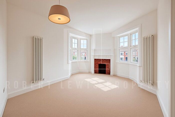 2 Bedroom Flat To Rent In Golders Green Crescent, London, NW11