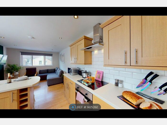 3 Bedroom Flat To Rent In Moira Terrace, Cardiff, CF24