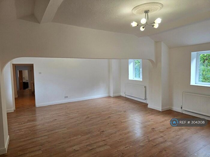 2 Bedroom Flat To Rent In Stockport, Stockport, SK3