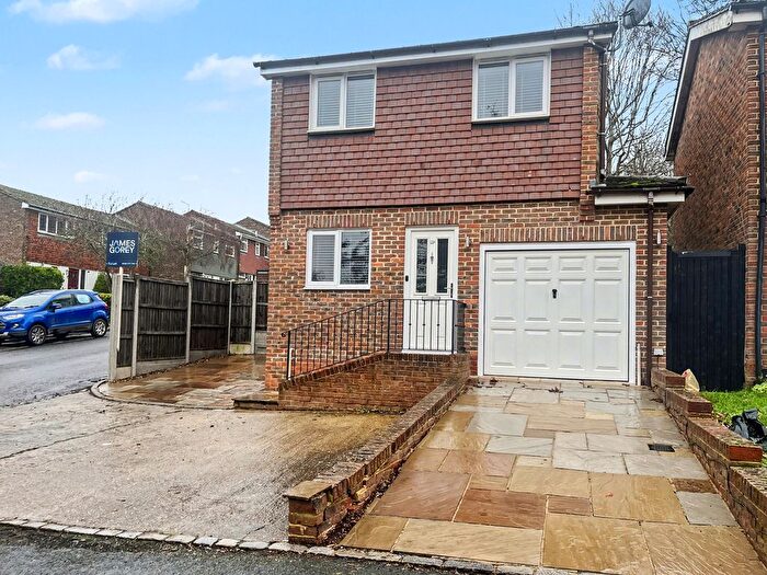 3 Bedroom Detached House To Rent In Coopers Close, Dartford, DA4