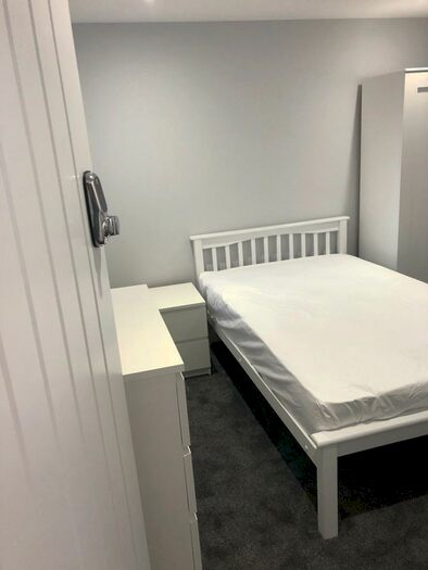 6 Bedroom House To Rent In Fawcett Road, Southsea, Hampshire, PO4