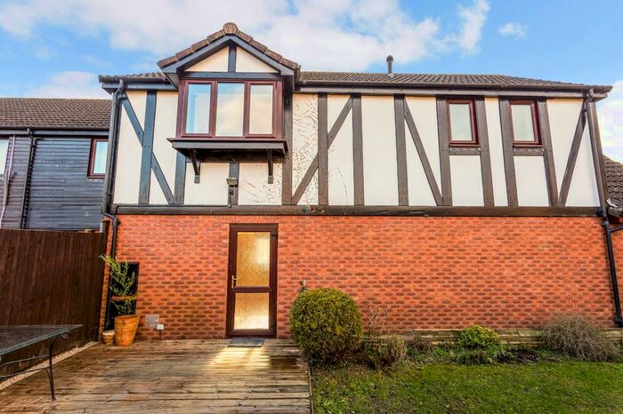 2 Bedroom Detached House To Rent In Windmill Field, Windlesham, Surrey GU20