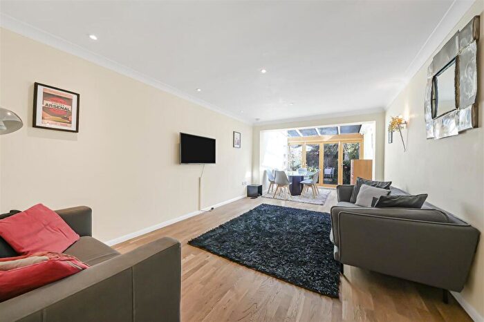 4 Bedroom House To Rent In Pooles Lane, Chelsea, SW10