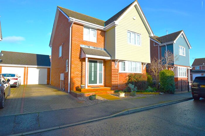 4 Bedroom Detached House For Sale In Hogarth Way, Rochford, SS4
