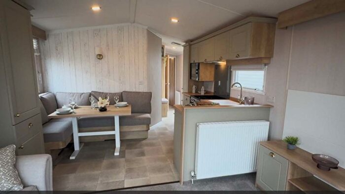 2 Bedroom Park Home For Sale In Warners Lane, Selsey, Chichester, PO20