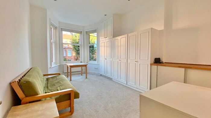 Apartment To Rent In Greencroft Gardens, South Hampstead, Finchley Rd, NW6