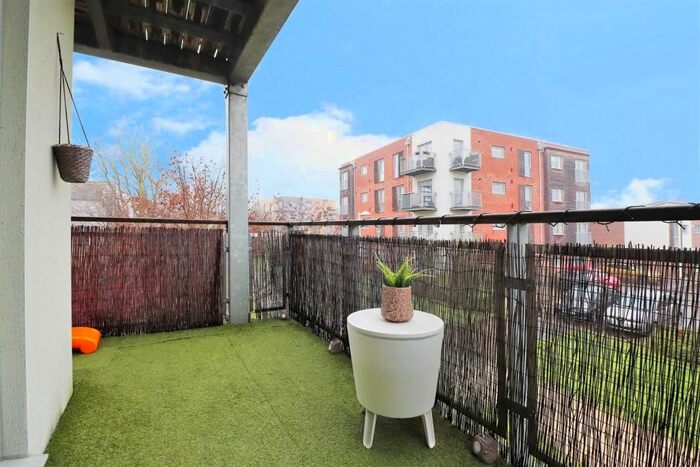 2 Bedroom Flat To Rent In Hyde Grove, Dartford, DA1