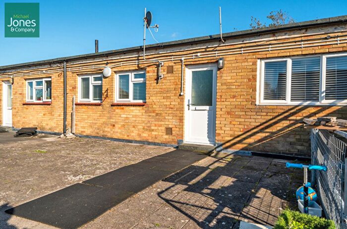 2 Bedroom Flat To Rent In Queens Parade, North Road, South Lancing, West Sussex, BN15