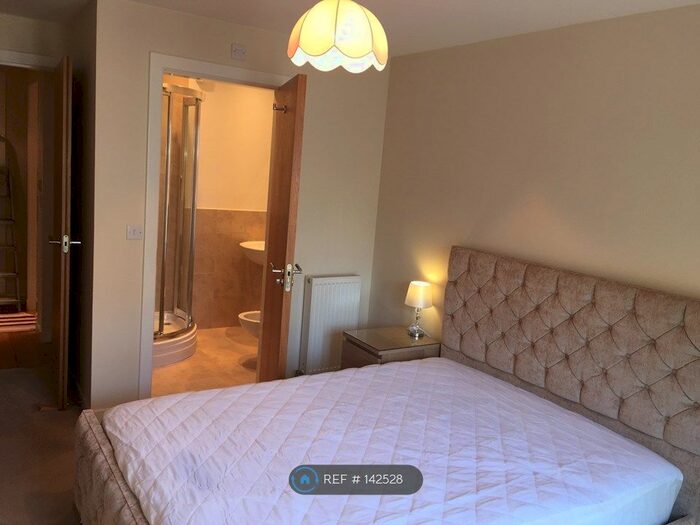 2 Bedroom Flat To Rent In The Green, Edinburgh, EH4