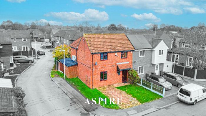 3 Bedroom Semi Detached House For Sale In Jardine Road, Basildon, SS13