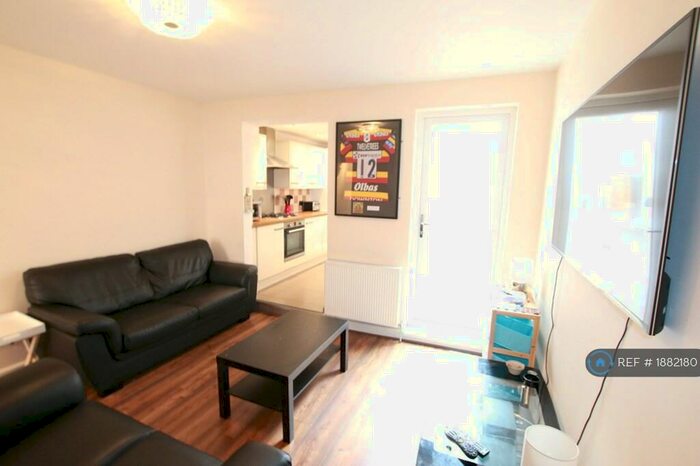 4 Bedroom Terraced House To Rent In Pitcroft Avenue, Reading, RG6