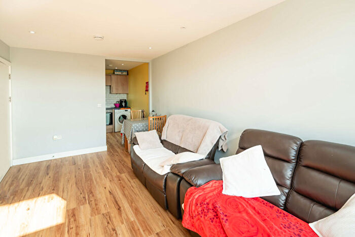 1 Bedroom Apartment For Sale In Bethwin Road, London, SE5